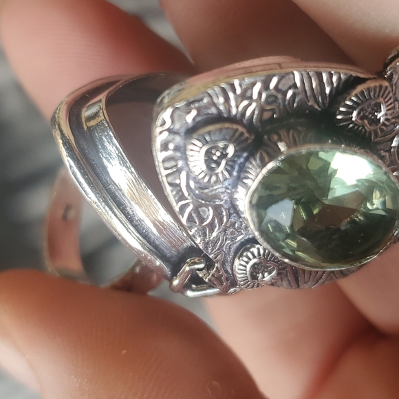 New Tsavorite 925 Silver Hearts Poison Ring. - Picture 12 of 16